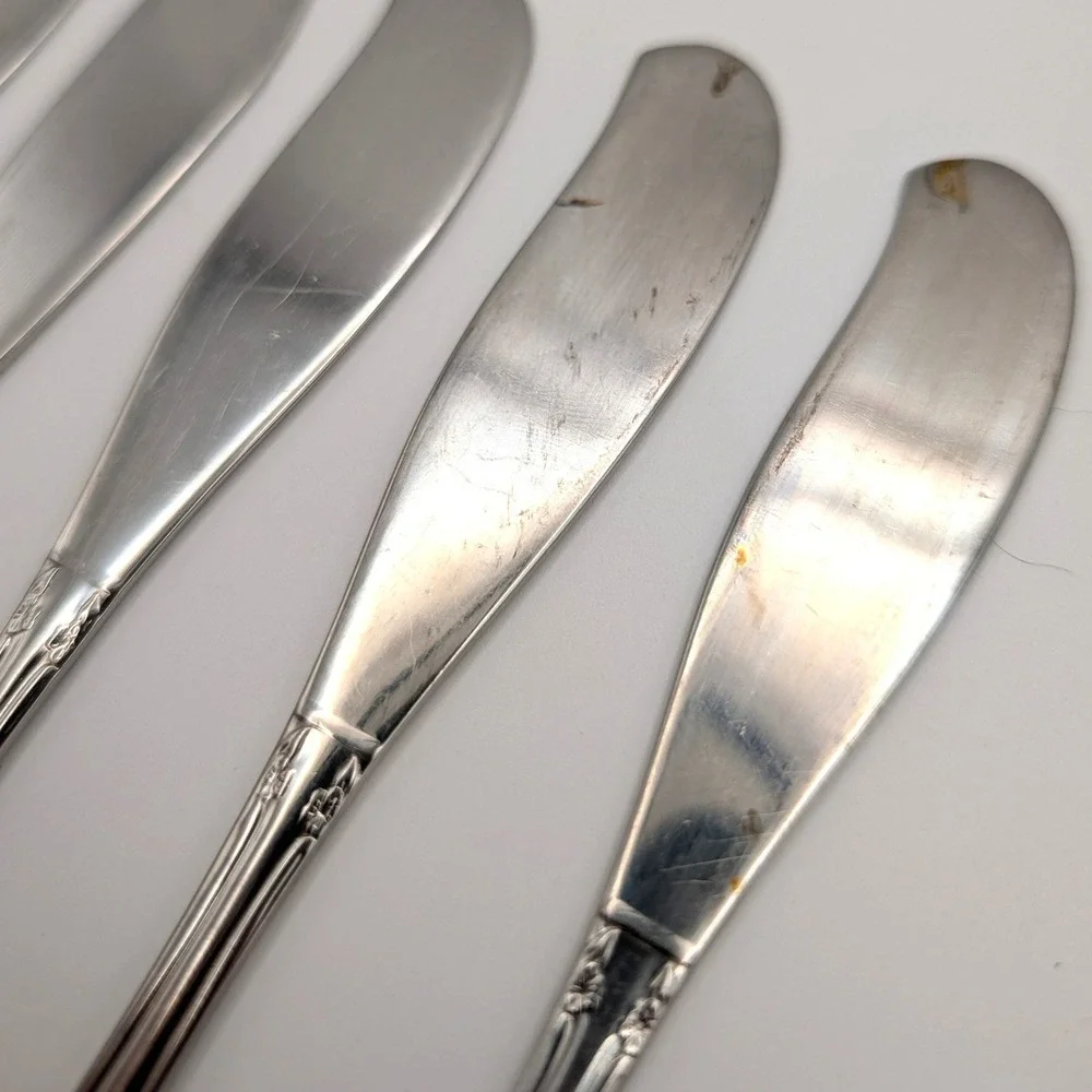 International Silver Floral Butter Spreaders Set of 5 Silverplate Flatware